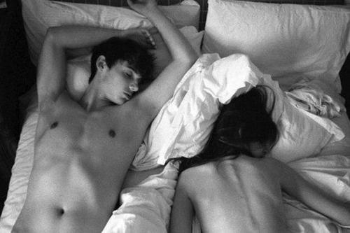 Почему нужно спать голышом.