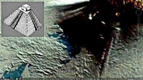 Пользователь сети нашёл в Антарктиде нечто похожее на древний город. 01