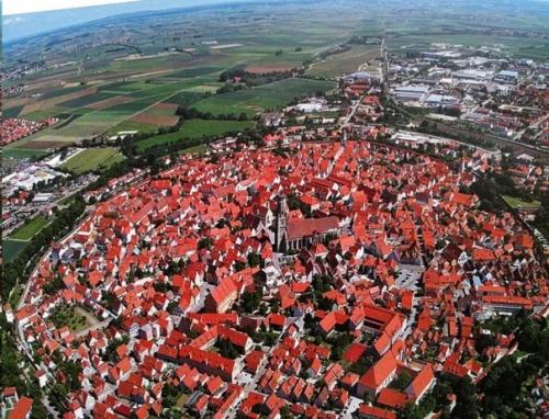 Круглый город в метеоритном кратере. 03