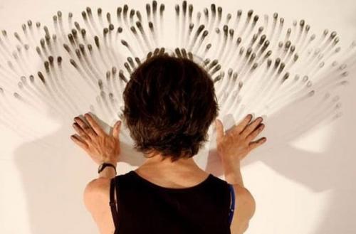 Рисунки из угольной пыли пальцами.

