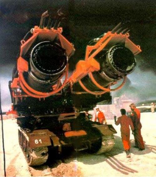 После поражения в Кувейте в 1991 г. иракцы, отступая, подожгли нефтяные скважины - это был один из крупнейших техногенных пожаров в истории. 02