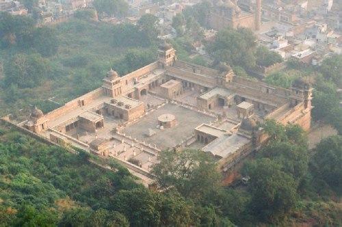 Форт гвалиор.  История города гвалиор, расположенного в индийском штате мадхья-прадеш, берет свое начало в Viii столетии. 02
