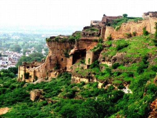Форт гвалиор.  История города гвалиор, расположенного в индийском штате мадхья-прадеш, берет свое начало в Viii столетии. 03