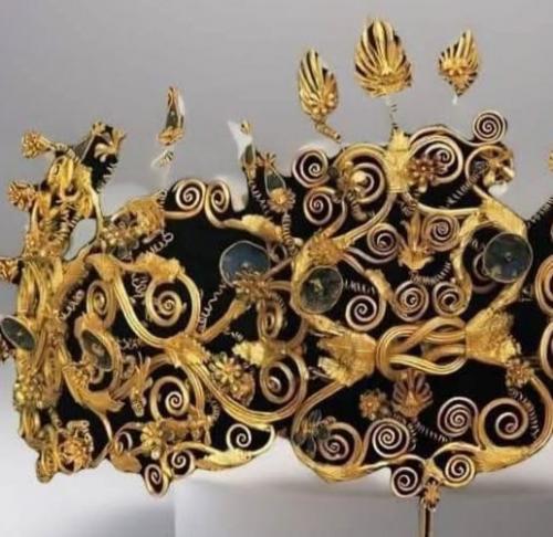 Золотая диадема скифской царицы меды, найденная в гробнице Филиппа II македонская Агая. 01