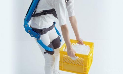 Экзоскелет, облегчающий поднимаемый груз на 30 кг. 03