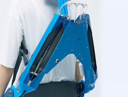 Экзоскелет, облегчающий поднимаемый груз на 30 кг. 06