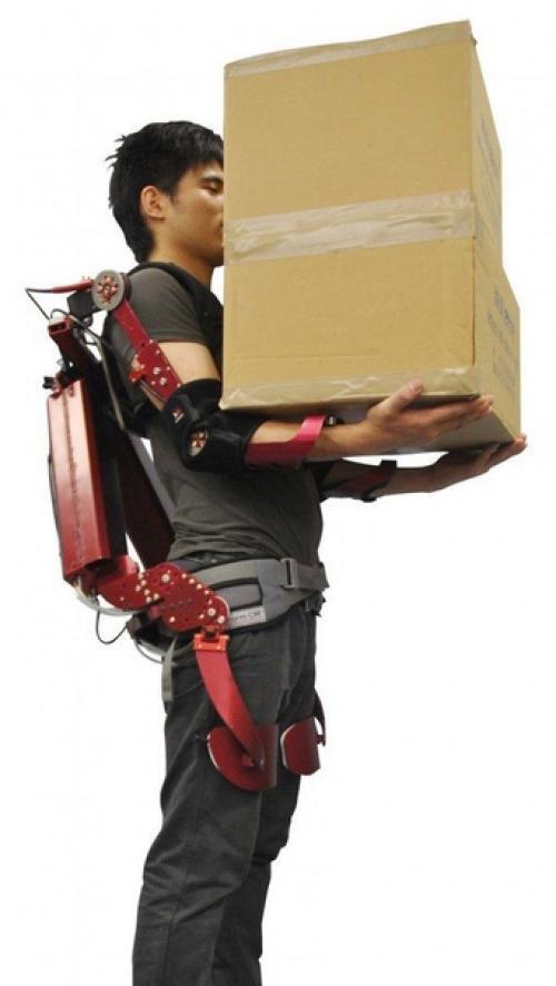 Экзоскелет, облегчающий поднимаемый груз на 30 кг. 05