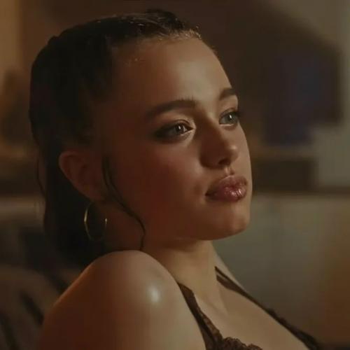 19-Летняя дочь Анджелины Джоли и Брэда питта Шайло поразила поклонников сходством со своей знаменитой матерью.  