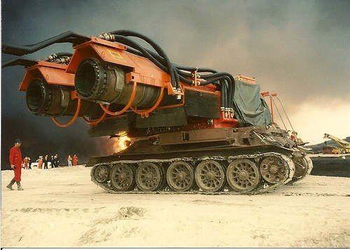 После поражения в Кувейте в 1991 г. иракцы, отступая, подожгли нефтяные скважины - это был один из крупнейших техногенных пожаров в истории. 03