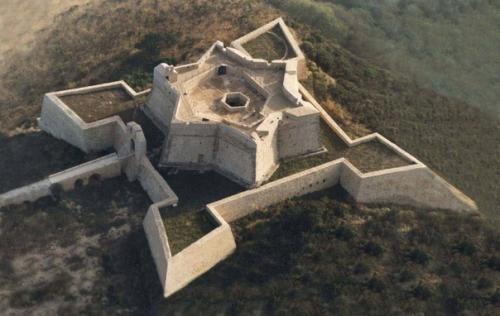 Обычные крепости.  Нет в них никаких странностей. 01