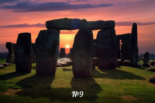 Знаменитый стоунхендж в Англии манит и будоражит умы. 08