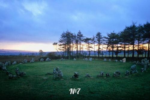 Знаменитый стоунхендж в Англии манит и будоражит умы. 06