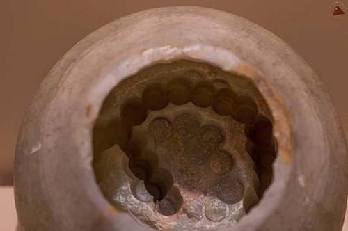 Судя по незаконченным изделиям древних Майя, они были счастливыми обладателями токарного станка и дрели с абразивом. 01