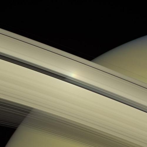 Завораживающие и как будто идеальные сатурнианские кольца. 03