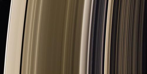 Завораживающие и как будто идеальные сатурнианские кольца. 07