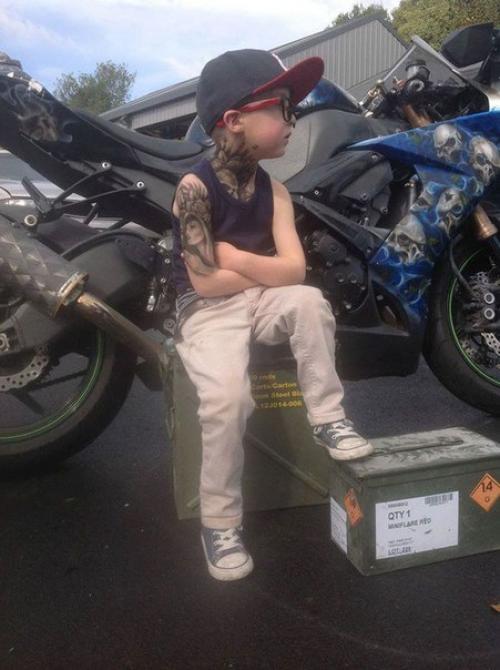 Как Тату - мастер вносит радость и веселье в больничные будни маленьких пациентов. 04