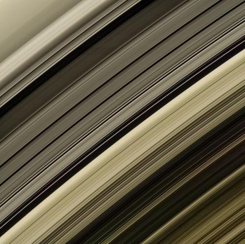 Завораживающие и как будто идеальные сатурнианские кольца. 06