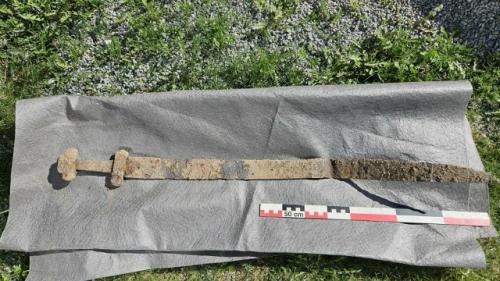 Первоклассник в Норвегии в поле 1300-летний меч предвикингской эпохи нашел.
