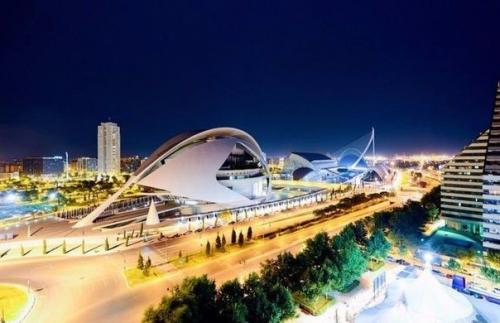 Город искусств и наук - архитектурный комплекс из пяти сооружений на осушенном дне реки Турия в городе Валенсия (Испания. 02