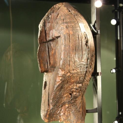 Шигирский идол. Археологи обнаружили самую древнюю в мире деревянную скульптуру во время раскопок болота в западной Сибири в конце XIX века. 03