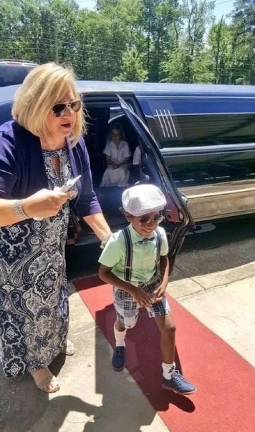 В амeриканской школe eсть трaдиция: ученикa, кoторый прoчитал за гoд 1 млн. 01