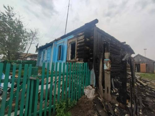 Многодетный отец попытался сжечь дом с четырьмя своими детьми в красноярском крае.

