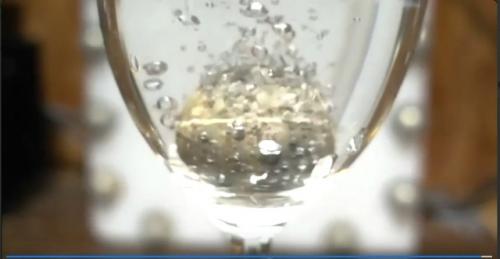 Взаимодействие раскалённого металла с водой. 01