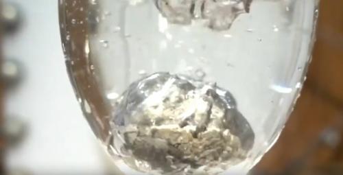 Взаимодействие раскалённого металла с водой.  