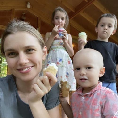 Актриса Даша Мельникова, всем известная, как Папина Дочка. 03