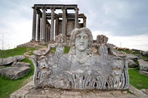 Храм зевса в древнем городе айзаной на территории современной Турции. 02