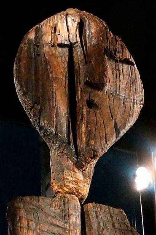 Шигирский идол. Археологи обнаружили самую древнюю в мире деревянную скульптуру во время раскопок болота в западной Сибири в конце XIX века. 04