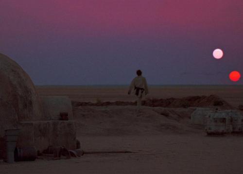 Астрономы нашли рекордно большую планету, обращающуюся около двойной звезды. Астрономы нашли рекордно большую планету, обращающуюся около двойной звезды.