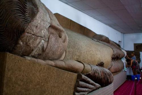 Самая большая в мире глиняная статуя будды находится в Душанбе. 01 Самая большая в мире глиняная статуя будды находится в Душанбе. 01