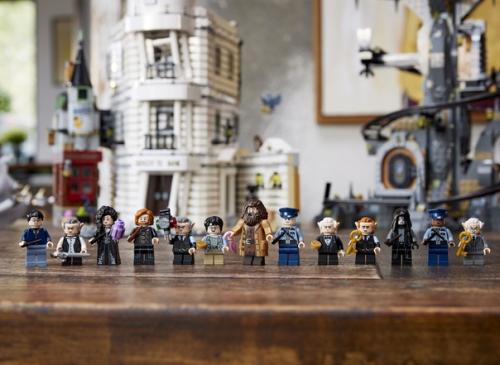 Лего анонсировал огромный набор по банку Гринготтс из гарри Поттера. 07