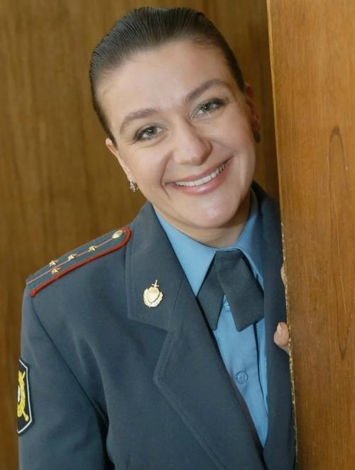 Звезда Улиц Разбитых Фонарей Анастасия Мельникова сильно изменилась - актриса борется с тяжелой болезнью уже 10 лет, но не раскрывает диагноз. 02