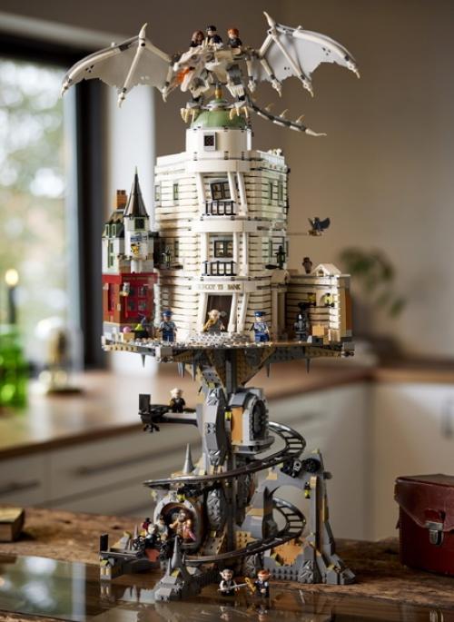 Лего анонсировал огромный набор по банку Гринготтс из гарри Поттера. 04