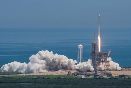 Spacex успешно запустила ракету Falcon 9 к мкс. 02
