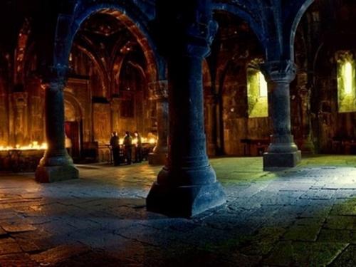 Монастырь гегард.  Народная мудрость учит, что свято место пусто не бывает …. 08 Монастырь гегард.  Народная мудрость учит, что свято место пусто не бывает …. 08