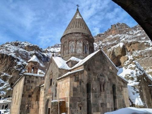 Монастырь гегард.  Народная мудрость учит, что свято место пусто не бывает …. 05 Монастырь гегард.  Народная мудрость учит, что свято место пусто не бывает …. 05