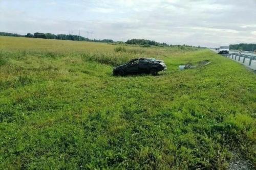 Семья с тремя детьми разбилась на тюменской трассе, потому что отец заснул за рулем. 02
