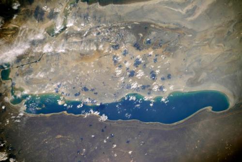 Фото дня.  Космонавт Олег скрипочка сделал снимки аральского моря с борта международной космической станции. 01