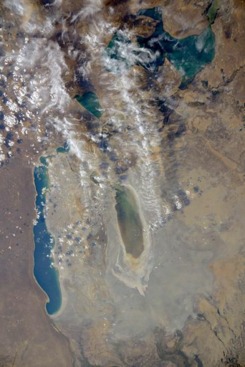Фото дня.  Космонавт Олег скрипочка сделал снимки аральского моря с борта международной космической станции. 02