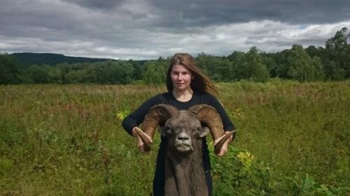 Александра из Серпухова в свои 23 года любит охотиться на медведей и других крупных животных. 08