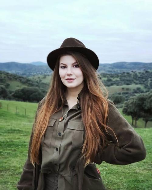 Александра из Серпухова в свои 23 года любит охотиться на медведей и других крупных животных. 02