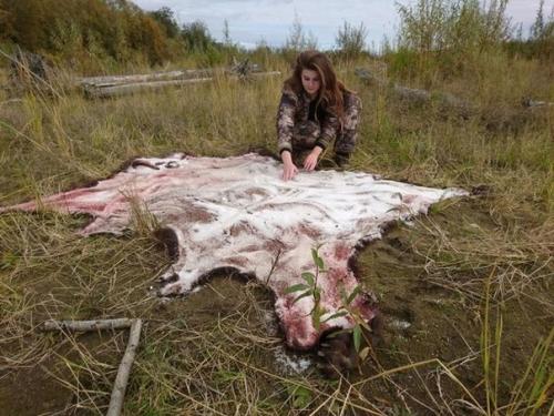 Александра из Серпухова в свои 23 года любит охотиться на медведей и других крупных животных. 03