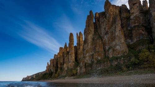 Ленские столбы. В Якутии, в 200 км от столицы вверх по течению реки лены, находится гряда скалистых зубцов. 06