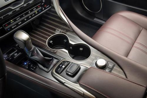 Lexus представил будущий российский бестселлер. 04