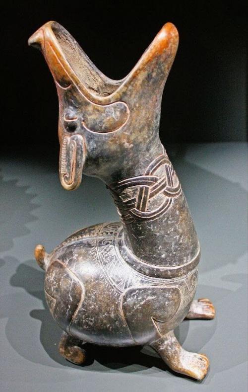 Собачка, которой уже минимум 1 700 лет.
