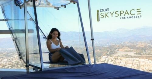 Стеклянная Горка на самом высоком небоскребе Лос-анджелеса вместо лифта. 04