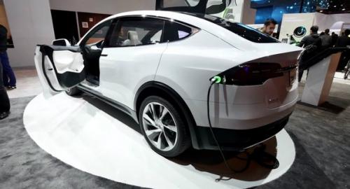 Tesla Motors рассекретила нашумевший кроссовер Model X. Tesla Motors рассекретила нашумевший кроссовер Model X.